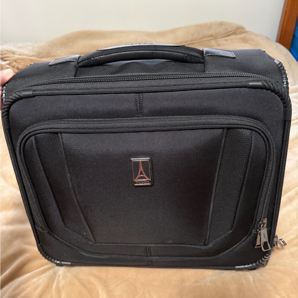 Travelpro Black Rolling Tote Suitcase Two Wheel